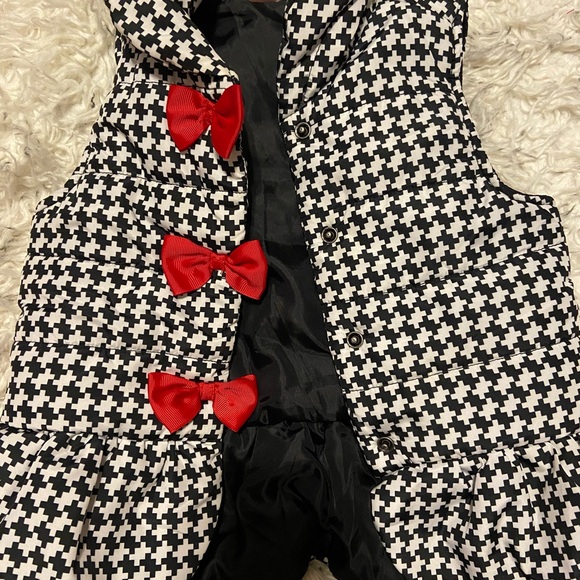 Macy’s little girl size 4 beautiful vest black /red bows, ruffles on the trim. - Picture 7 of 12